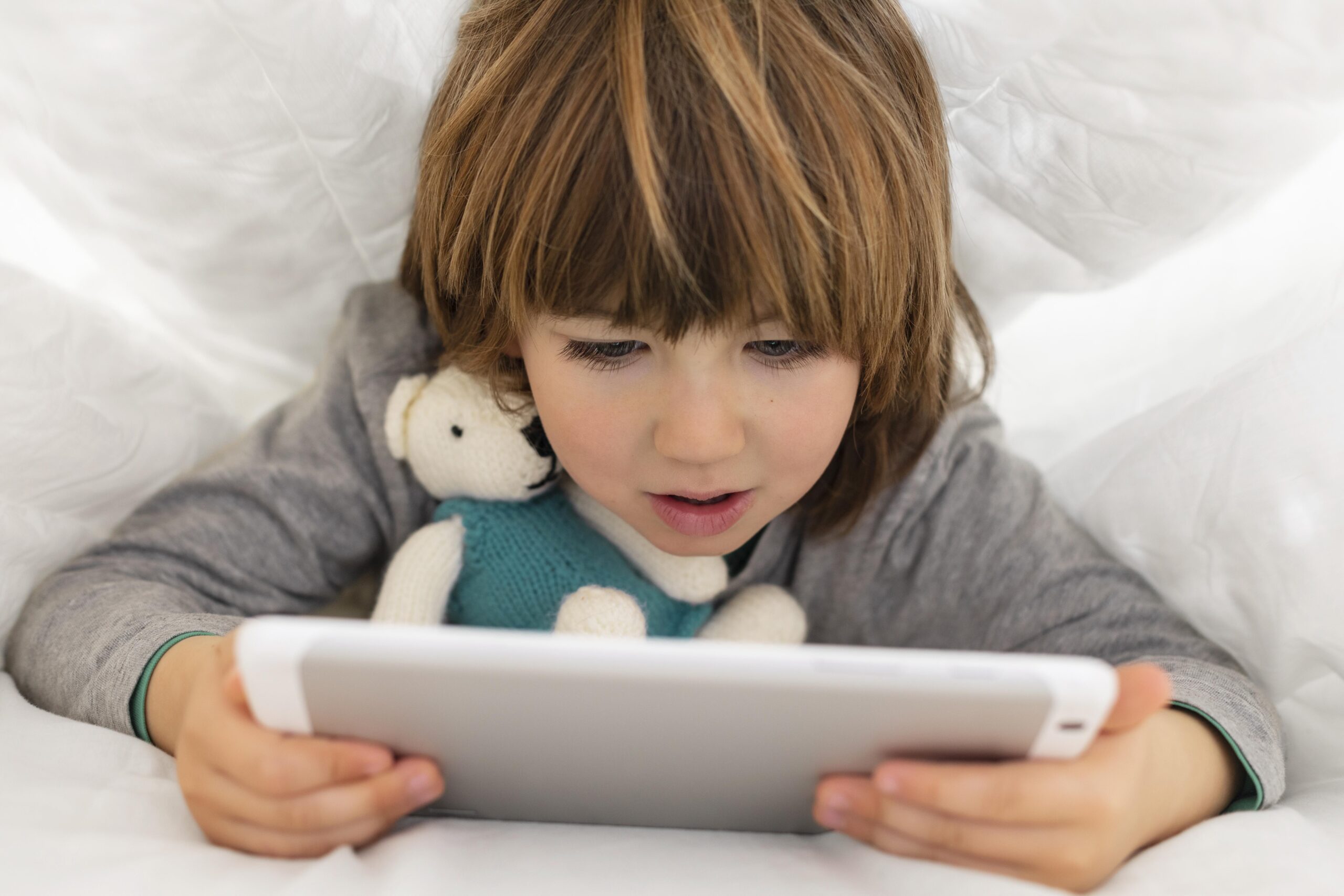 Kako zaštititi djecu od negativnih posljedica korištenja ekrana navečer